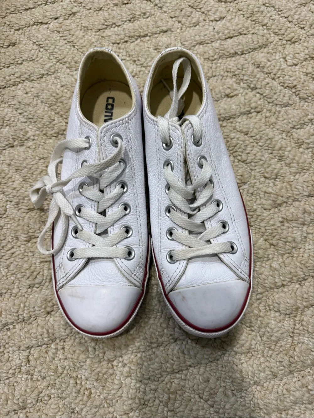 Converse Kids Low Top Sneakers in White with Red Trim Size 6